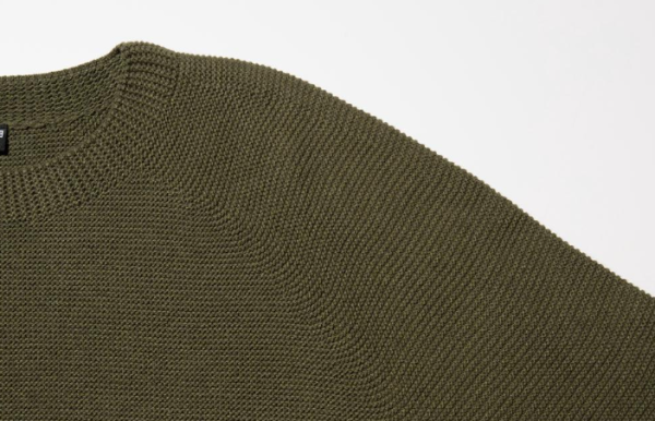 UNIQLO這款3D冷衫遮拜拜肉!男女網民激讚腋下無縫著全日唔拮肉齊色買