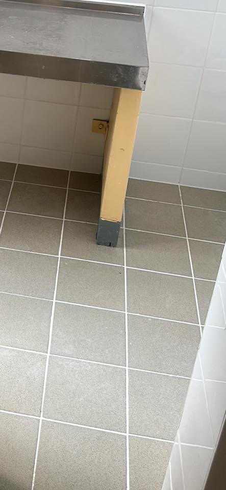 網友分享經歷：有人全白 有人翻新馬虎。圖片來源：Facebook@香港公營房屋討論區