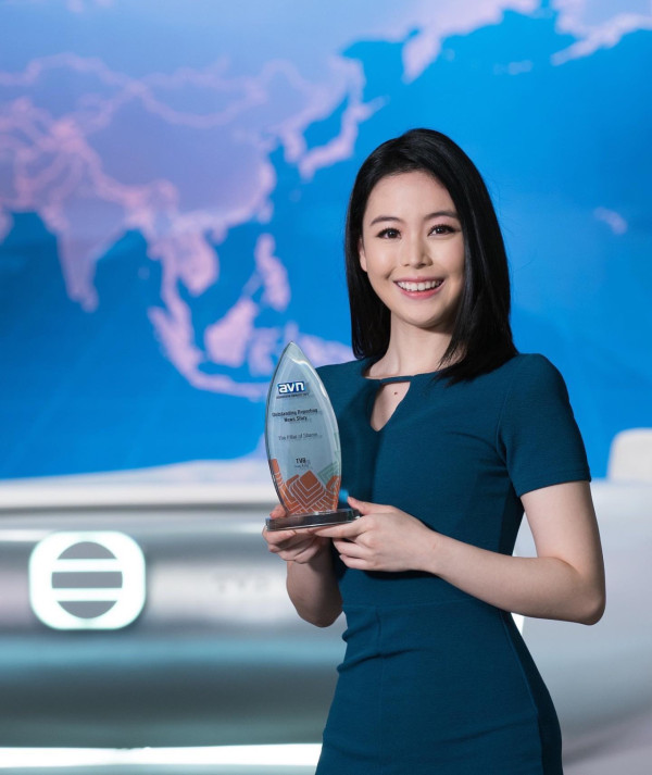 TVB新聞女神林婷婷結婚！老公身份曝光同為主播！低胸婚紗出嫁晒婚照：餘生請多多指教