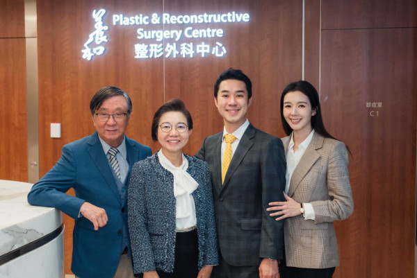 麥明詩哥哥榮升養和醫院整形外科醫生 一家總動員撐場！全家都係人生勝利組