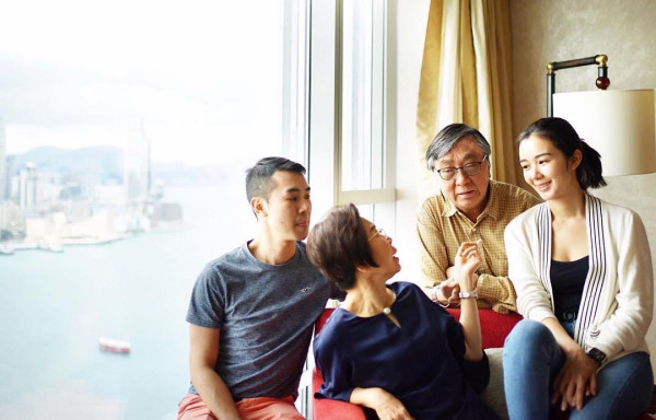 麥明詩哥哥榮升養和醫院整形外科醫生 一家總動員撐場！全家都係人生勝利組