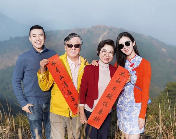 麥明詩哥哥榮升養和醫院整形外科醫生 一家總動員撐場！全家都係人生勝利組