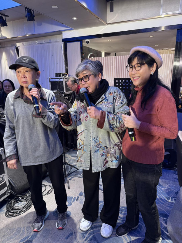 71歲朱咪咪斷崖式暴瘦判若兩人！近照曝光兩年跌足10幾磅驚現「樹根頸」認唔出 