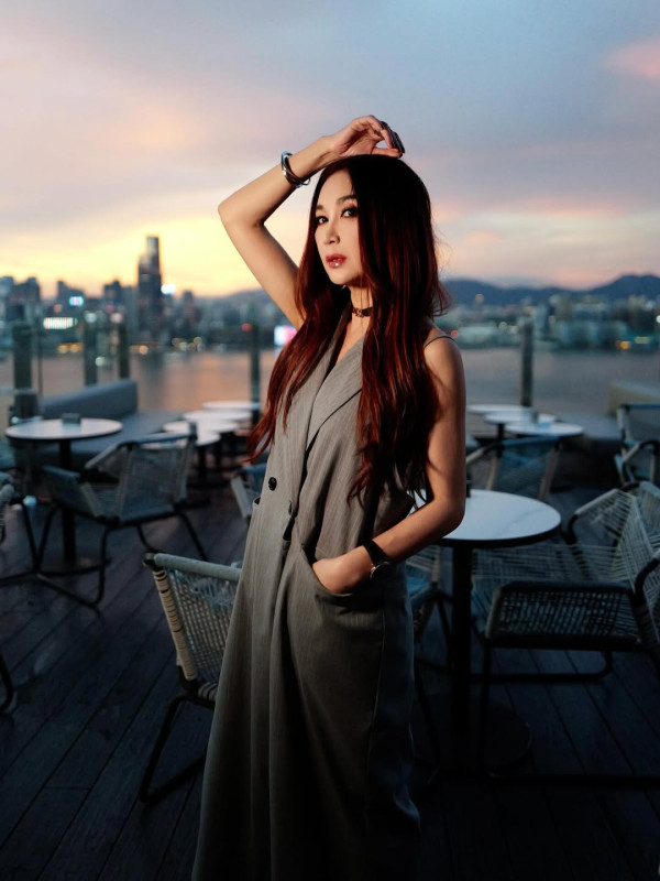 59歲溫碧霞比堅尼三點式震撼曝光！年近六旬最真實身材衝擊網民：我跪了