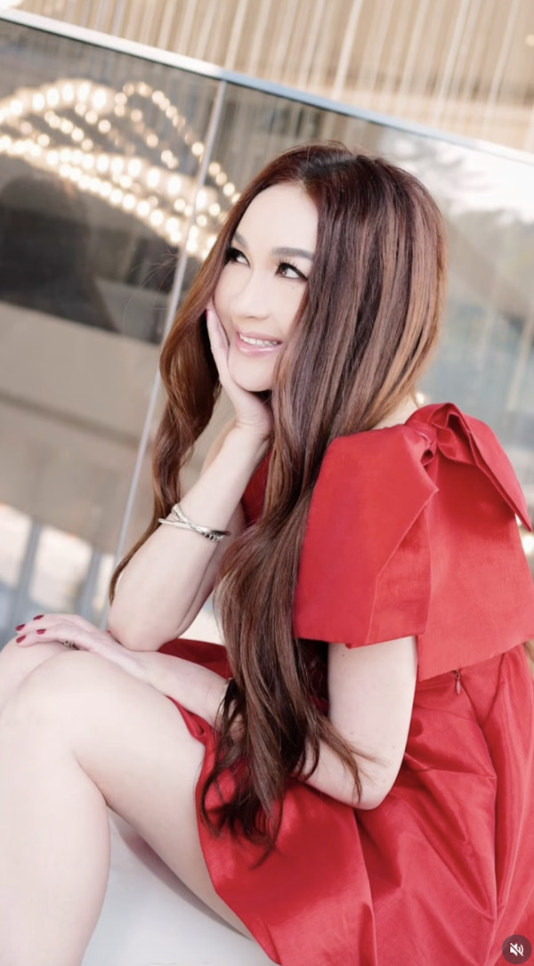 59歲溫碧霞比堅尼三點式震撼曝光！年近六旬最真實身材衝擊網民：我跪了