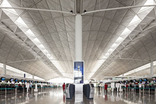 資料圖片 連日多單!女子機場攜胡椒噴霧被截獲 即睇香港機場違禁品清單 誤帶恐罰款兼坐監