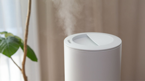 冬天防靜電必學｜網民連電20次崩潰求救！5招極速放電：觸碰物件前摸「1物品」即消全身靜電