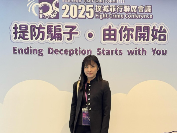 前港姐冠軍現身政府總部開會 與特首同場！身兼兩大公職地位超然背景猛料