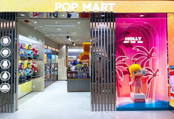 觀塘apm舖王大執位！POP MART接手LINE FRIENDS+CASETiFY舊址「1頂2」巨型圍板現身
