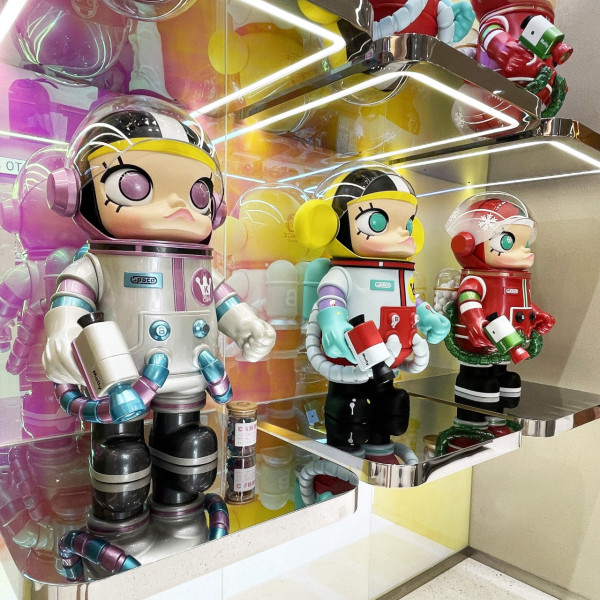 觀塘apm舖王大執位！POP MART接手LINE FRIENDS+CASETiFY舊址「1頂2」巨型圍板現身