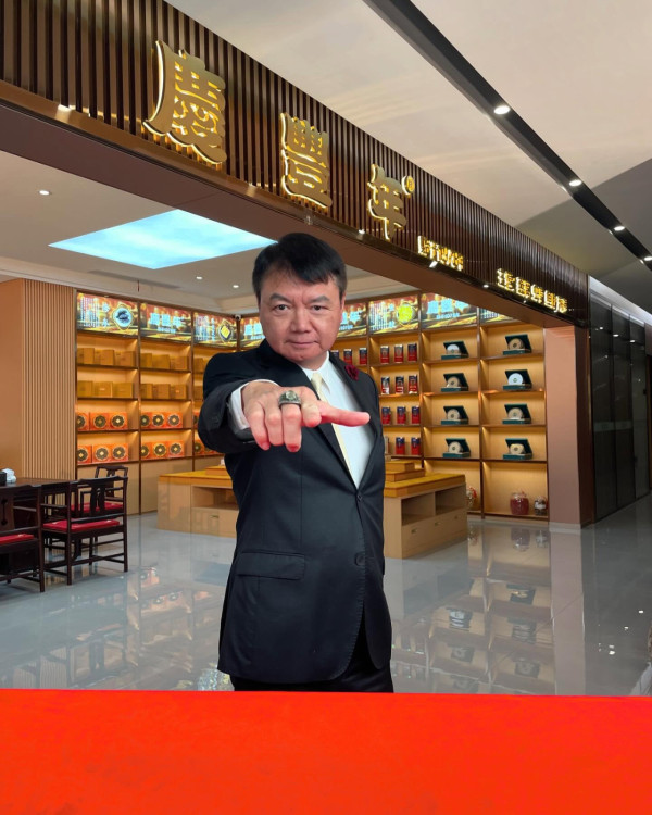 艾威被批太快走出喪妻陰霾捱轟「無情」 罕有反擊網民:要我傷痛幾耐先有權開心