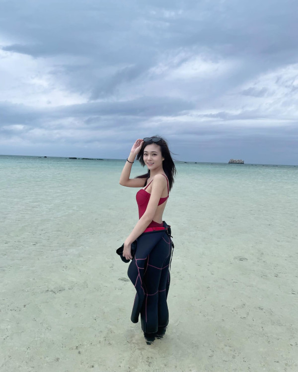 再有女神級新聞主播結婚封盤！婚禮現場曝光低胸婚紗盡展好身材！3對龍鳳鈪閃爆出嫁