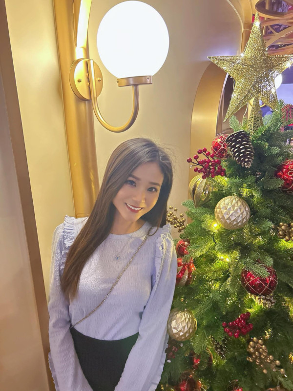 再有女神級新聞主播結婚封盤！婚禮現場曝光低胸婚紗盡展好身材！3對龍鳳鈪閃爆出嫁