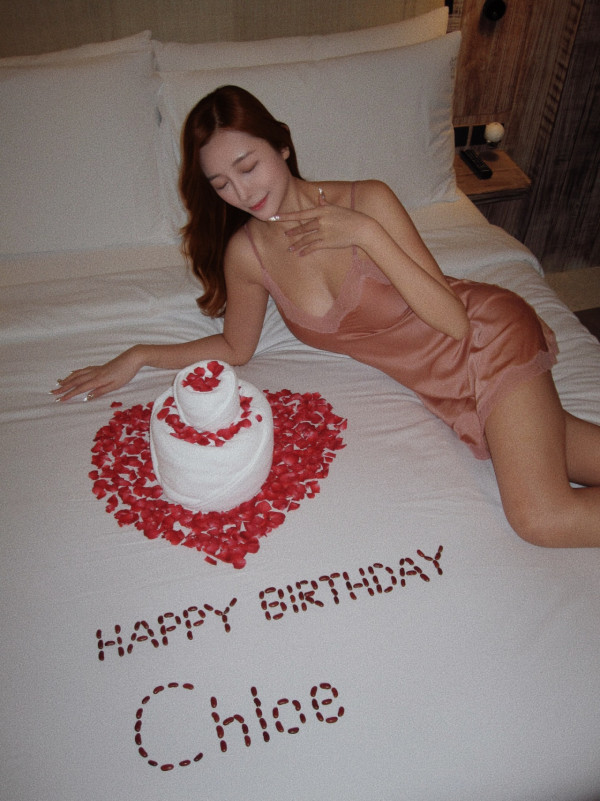 TVB性感尤物慶生流出「極樂床照」 邪惡睡衣中門大開 一張相太激要後期加工？