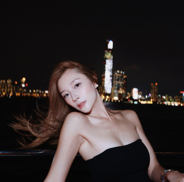 TVB性感尤物慶生流出「極樂床照」 邪惡睡衣中門大開 一張相太激要後期加工？