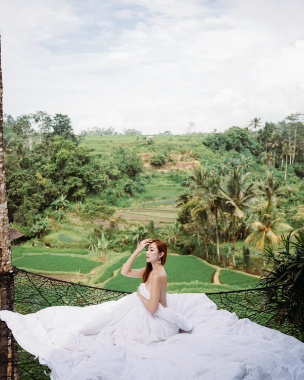 TVB性感尤物慶生流出「極樂床照」 邪惡睡衣中門大開 一張相太激要後期加工？