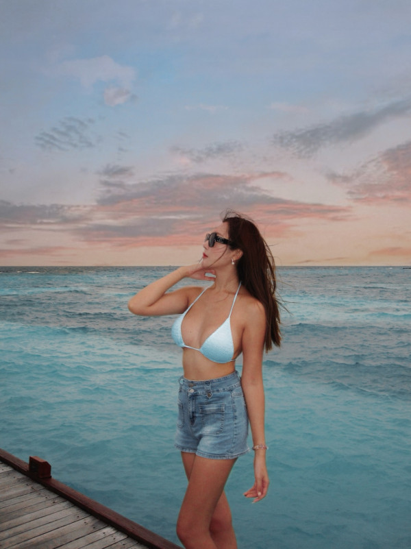 TVB性感尤物慶生流出「極樂床照」 邪惡睡衣中門大開 一張相太激要後期加工？