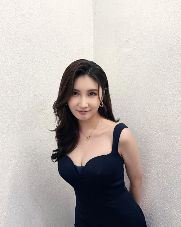 沈殷怡超Deep V跳撒嬌舞「晃動」狂震 紅色低胸戰衣晒5吋事業線極震撼