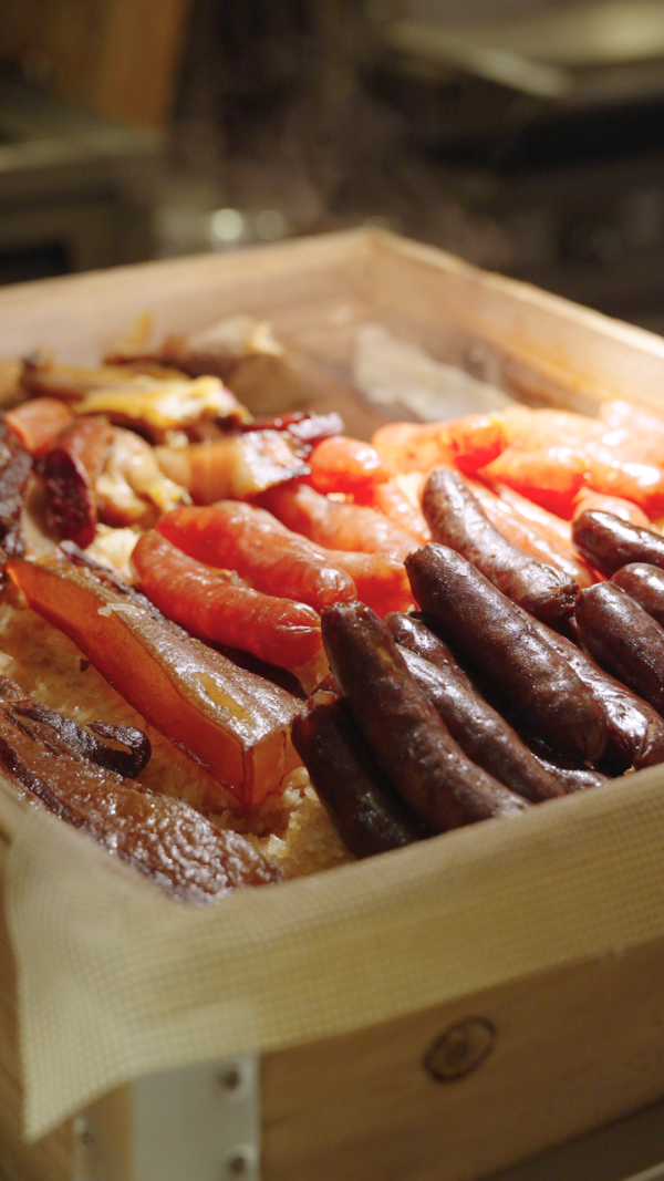 自助山X百年老字號「金菊園」推出臘味自助餐   臘腸葡撻／燒乳豬／鮑魚炊飯／火焰雪山