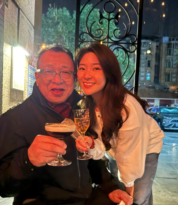 許紹雄女兒許惠菁IG悲痛發文哭別摯親 短時間再歷生離死別：未嚟得切…