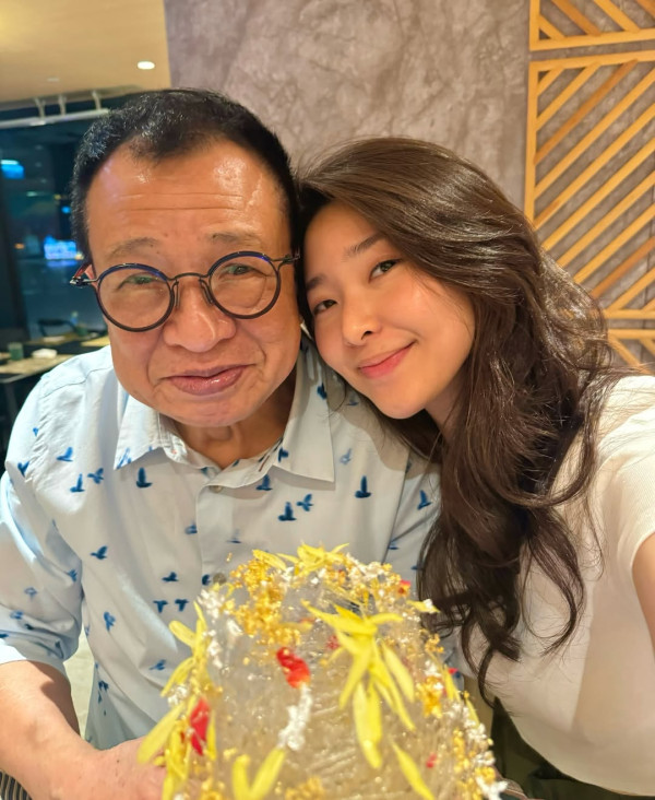 許紹雄女兒許惠菁IG悲痛發文哭別摯親 短時間再歷生離死別：未嚟得切…