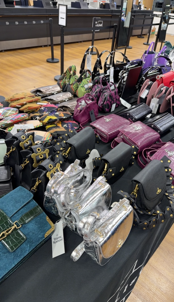 Vivienne Westwood心形手袋、餃子袋都有優惠。圖片來源：小紅書