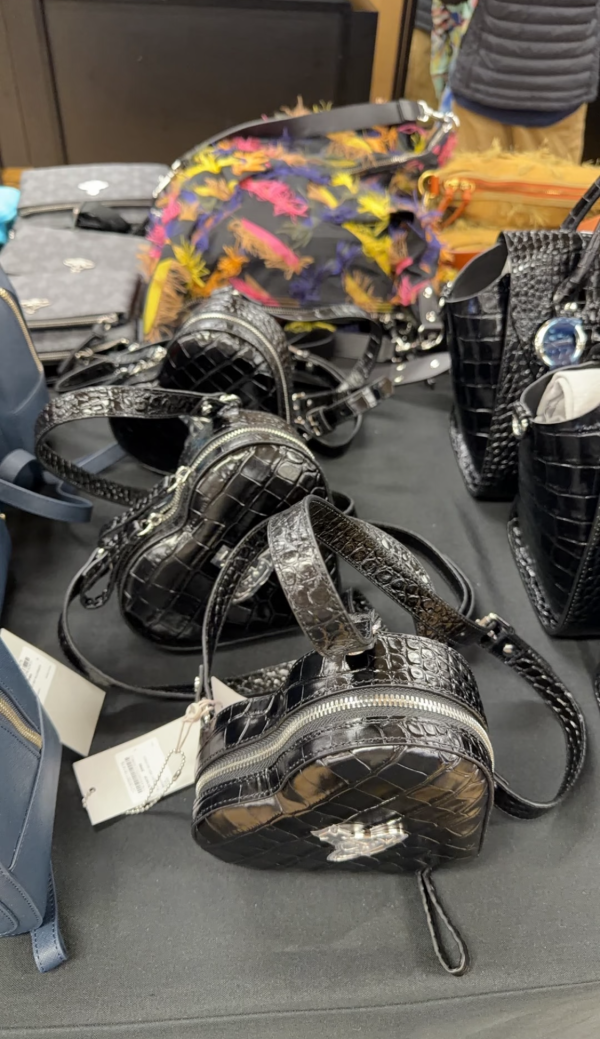 Vivienne Westwood心形手袋、餃子袋都有優惠。圖片來源：小紅書