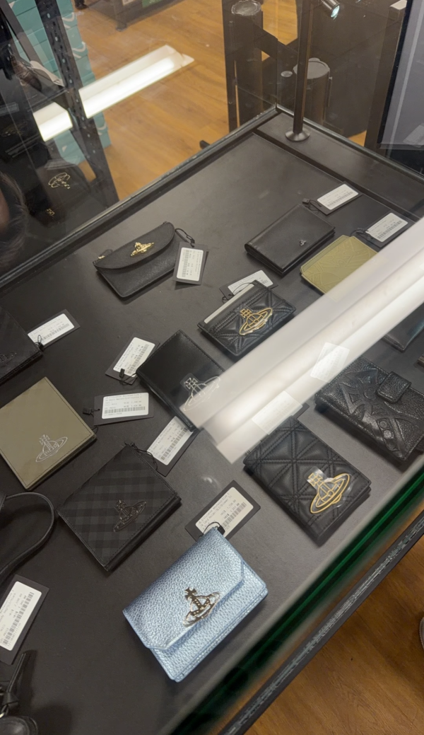 同場還有Vivienne Westwood時尚配件。圖片來源：小紅書