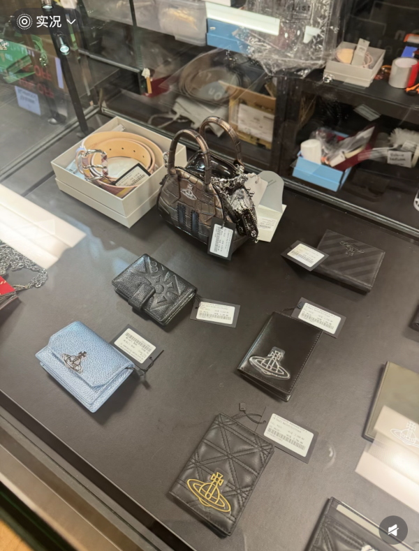 同場還有Vivienne Westwood時尚配件。圖片來源：小紅書