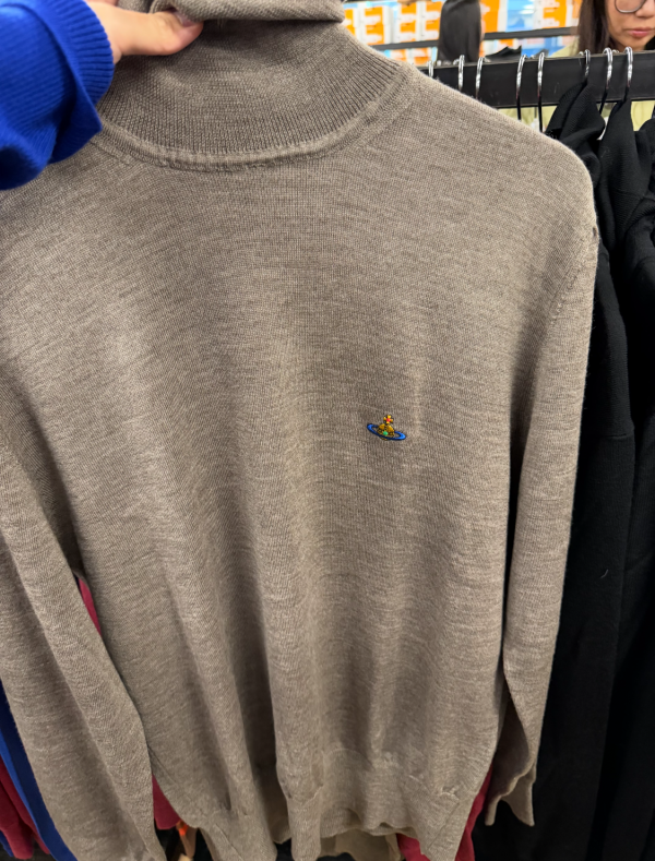 Vivienne Westwood男女服飾價錢低至$900就有交易。圖片來源：小紅書