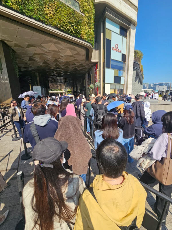 結業潮｜英國皇室御用F&M撤出K11 MUSEA！市民瘋搶6小時排到出海傍：全場4折貨架清空要補貨