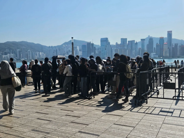 結業潮｜英國皇室御用F&M撤出K11 MUSEA！市民瘋搶6小時排到出海傍：全場4折貨架清空要補貨