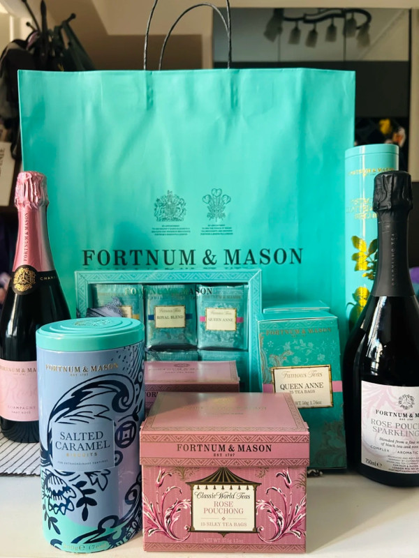 結業潮｜英國皇室御用F&M撤出K11 MUSEA！市民瘋搶6小時排到出海傍：全場4折貨架清空要補貨