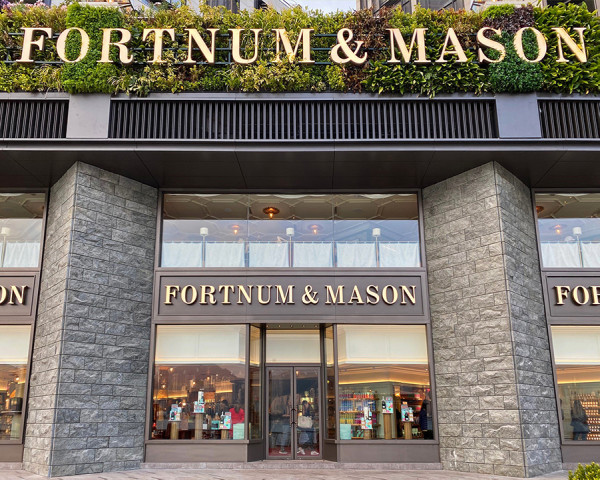 結業潮｜英國皇室御用F&M撤出K11 MUSEA！市民瘋搶6小時排到出海傍：全場4折貨架清空要補貨