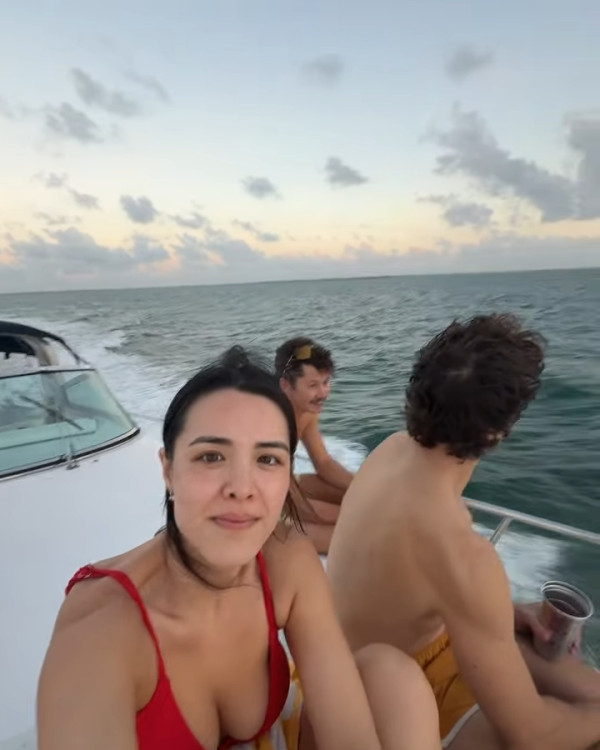 鍾麗緹28歲大女惹火解放泳衣極限邊緣 三點式「包唔住」澎湃上圍震撼眼球