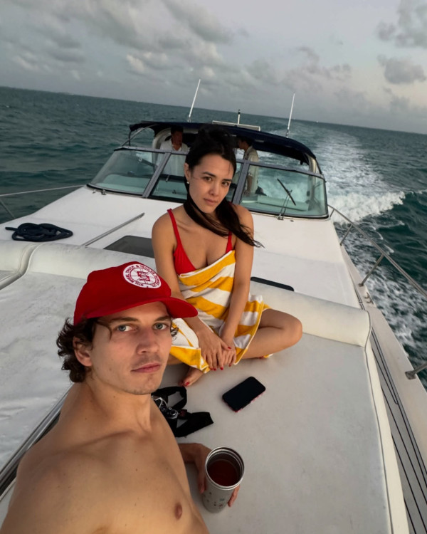 鍾麗緹28歲大女惹火解放泳衣極限邊緣 三點式「包唔住」澎湃上圍震撼眼球