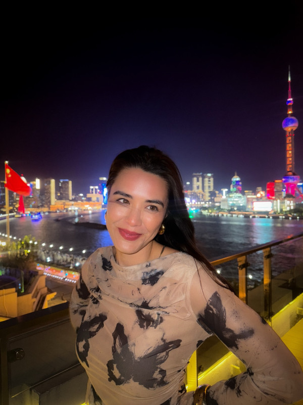 鍾麗緹28歲大女惹火解放泳衣極限邊緣 三點式「包唔住」澎湃上圍震撼眼球