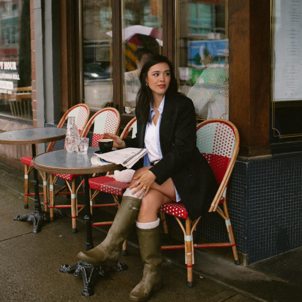 鍾麗緹28歲大女惹火解放泳衣極限邊緣 三點式「包唔住」澎湃上圍震撼眼球