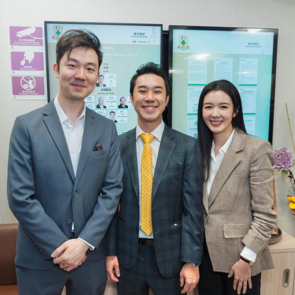 麥明詩哥哥女友竟是呢位落選港姐？合照企正C位融入家中 IG一細節露出破綻