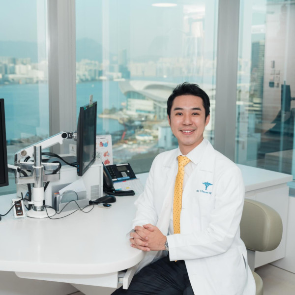 麥明詩哥哥女友竟是呢位落選港姐？合照企正C位融入家中 IG一細節露出破綻