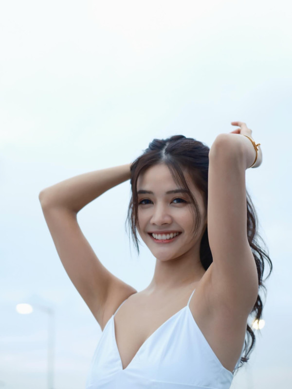 麥明詩哥哥女友竟是呢位落選港姐？合照企正C位融入家中 IG一細節露出破綻