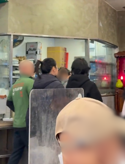 鄭伊健蒙嘉慧激罕現身被野生捕獲！婉拒合照仍獲讚親民 一舉動護妻超恩愛