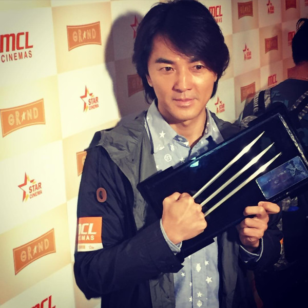 鄭伊健蒙嘉慧激罕現身被野生捕獲！婉拒合照仍獲讚親民 一舉動護妻超恩愛