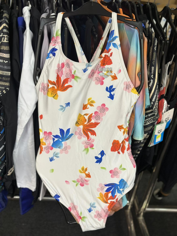 銅鑼灣時代廣場馬拉松開倉低至2折！adidas/Nike/new balance/arena運動鞋特賣！指定品牌買2送1！