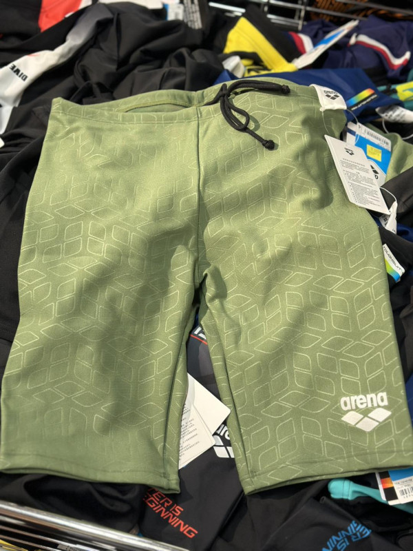 銅鑼灣時代廣場馬拉松開倉低至2折！adidas/Nike/new balance/arena運動鞋特賣！指定品牌買2送1！