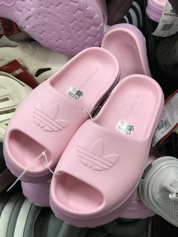 銅鑼灣時代廣場馬拉松開倉低至2折！adidas/Nike/new balance/arena運動鞋特賣！指定品牌買2送1！