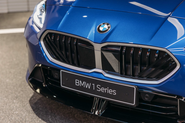 30 萬頭買全新寶馬？BMW 1 系第四代登場！雙曲面芒 + 自動泊車 $31.9 萬起