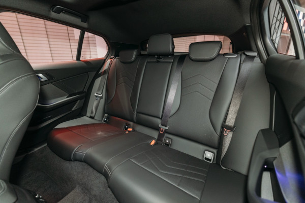 30 萬頭買全新寶馬？BMW 1 系第四代登場！雙曲面芒 + 自動泊車 $31.9 萬起