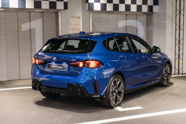 30 萬頭買全新寶馬？BMW 1 系第四代登場！雙曲面芒 + 自動泊車 $31.9 萬起