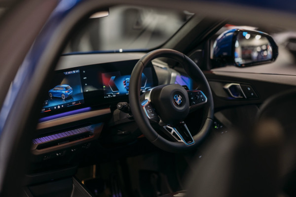 30 萬頭買全新寶馬？BMW 1 系第四代登場！雙曲面芒 + 自動泊車 $31.9 萬起